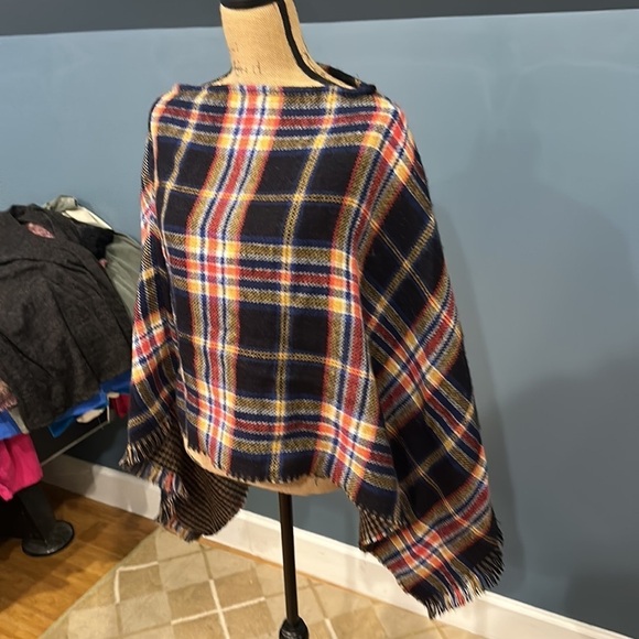 Women’s Shaw - Picture 2 of 7